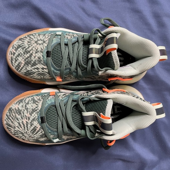 Court shoes. Size 4. Worn once. - Picture 1 of 4